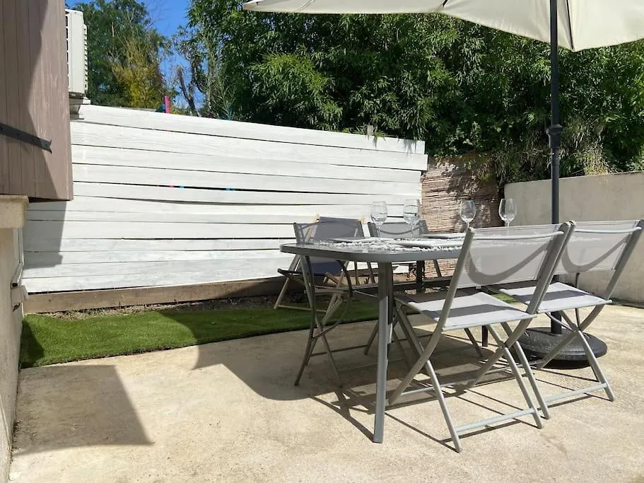 Holiday home Petit Mas En Provence Villa Tarascon France